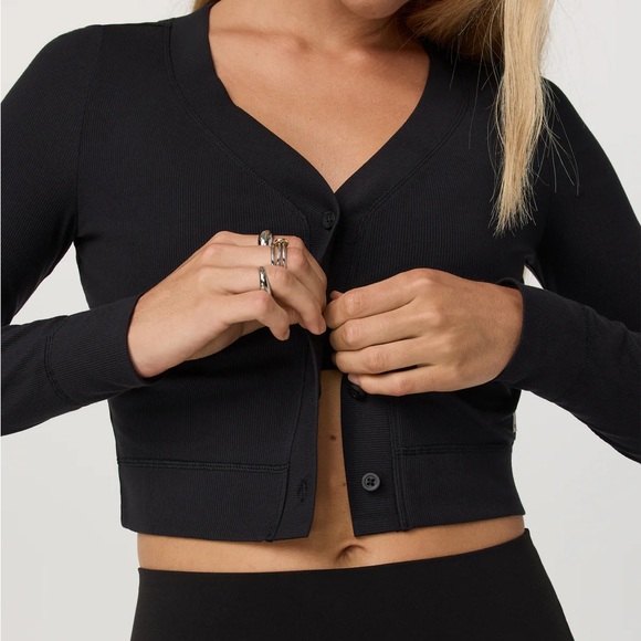 Vuori Black Long Sleeve Pose Mini Cardigan Size Medium - Picture 8 of 9